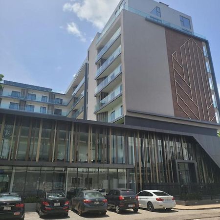 Rt Properties @ The Lennox Airport Residential Accra Exteriör bild