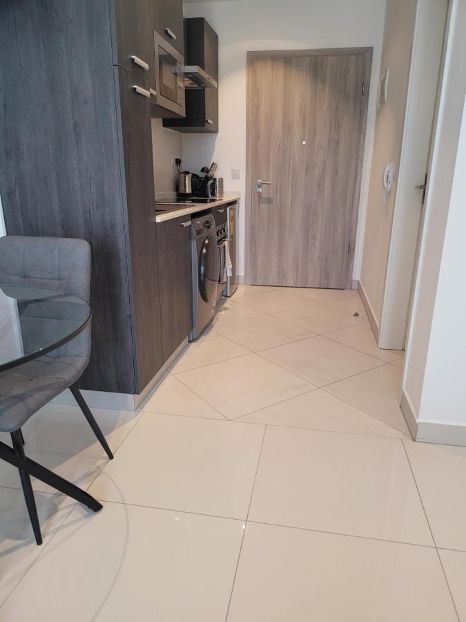 Rt Properties @ The Lennox Airport Residential Accra Exteriör bild