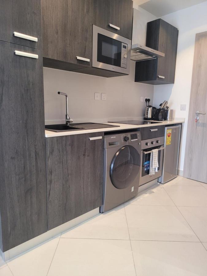 Rt Properties @ The Lennox Airport Residential Accra Exteriör bild