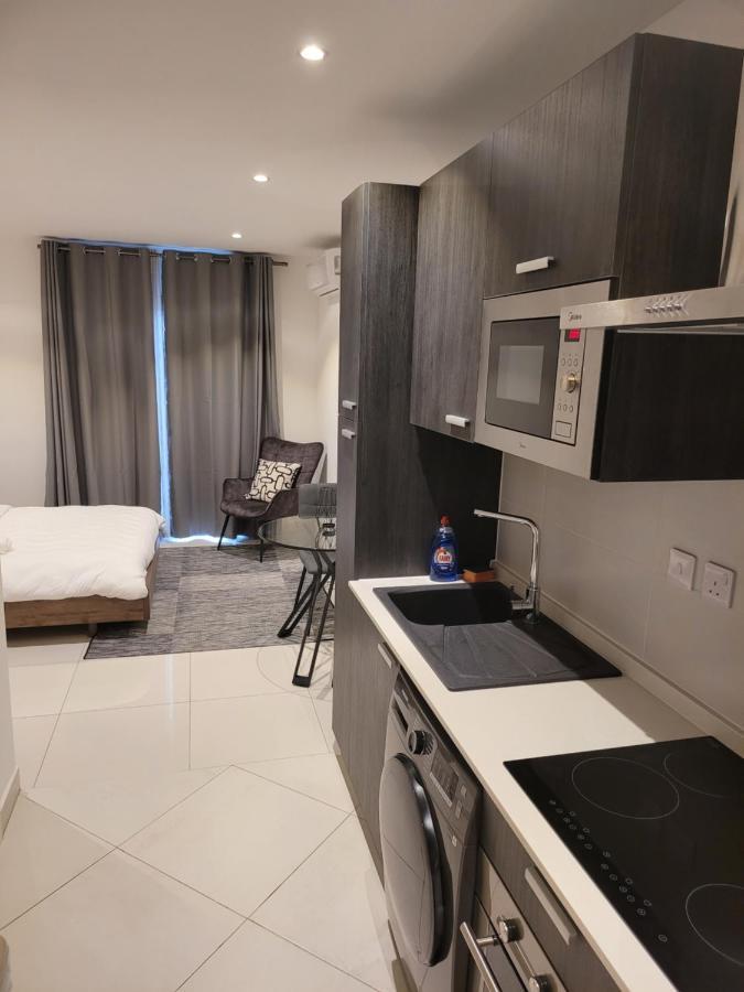 Rt Properties @ The Lennox Airport Residential Accra Exteriör bild