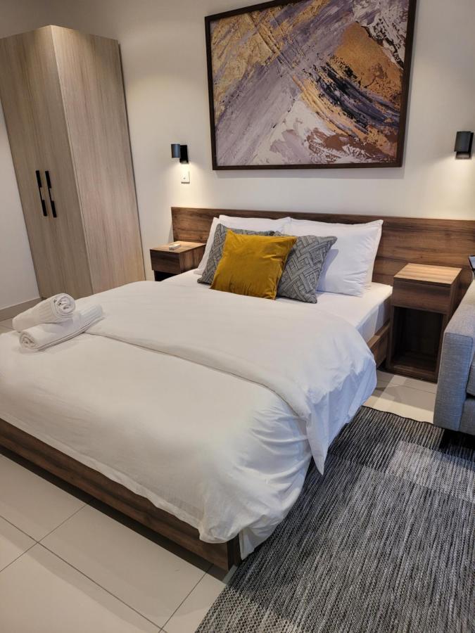 Rt Properties @ The Lennox Airport Residential Accra Exteriör bild