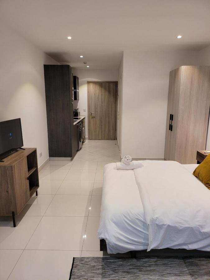 Rt Properties @ The Lennox Airport Residential Accra Exteriör bild